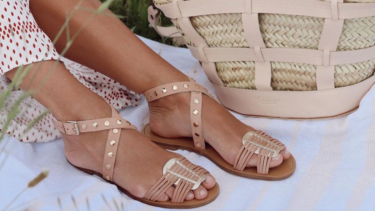 Peligros para tu salud de llevar sandalias planas