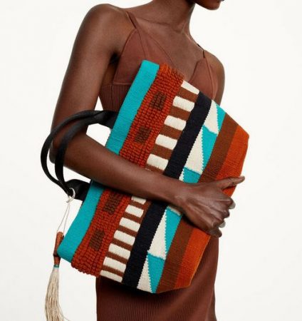 Este peculiar bolso de Parfois por 22,99 euros es la tendencia del verano 24 Merca2.es screenshot www.parfois.com 2022.05.28 12 16 01 Merca2.es