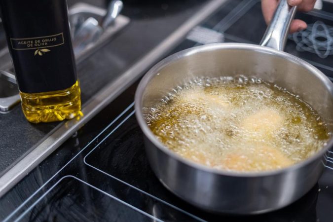 Olvídate del aceite de girasol con este sustituto natural para cocinar 39 Merca2.es Beneficios del aceite de orujo de oliva