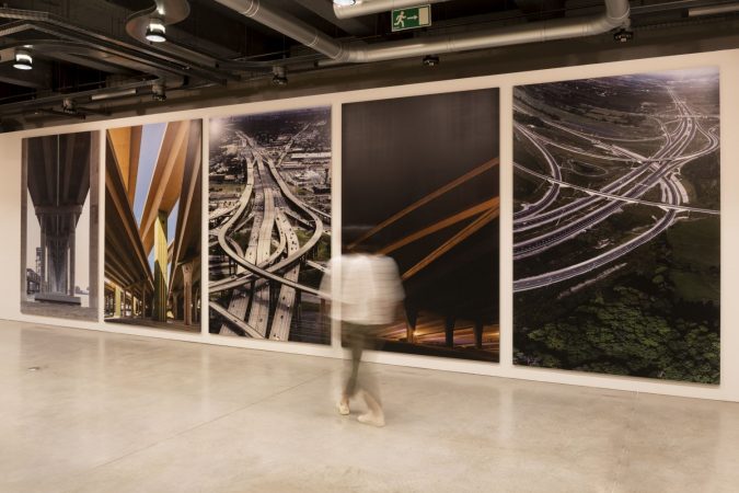 Ferrovial: un viaje a lo largo de sus obras en la mirada de José Manuel Ballester 2 Merca2.es INTERIOR EXPOSICION CREACION EN MOVIMIENTO Merca2.es