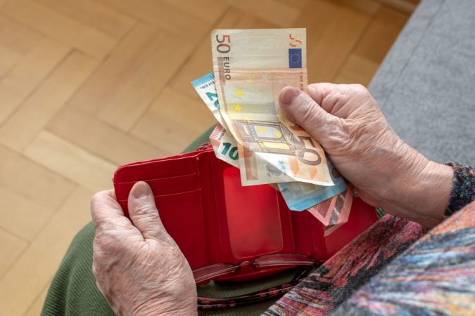 Así puedes ganar 200 euros extras al mes sin mover ni un dedo 6 Merca2.es jubilado