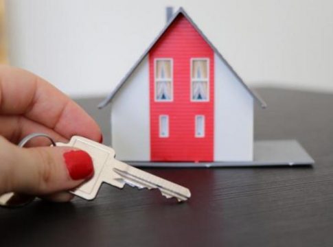 La vivienda en EE UU se enfrenta a la escasez y caídas de precio invertir