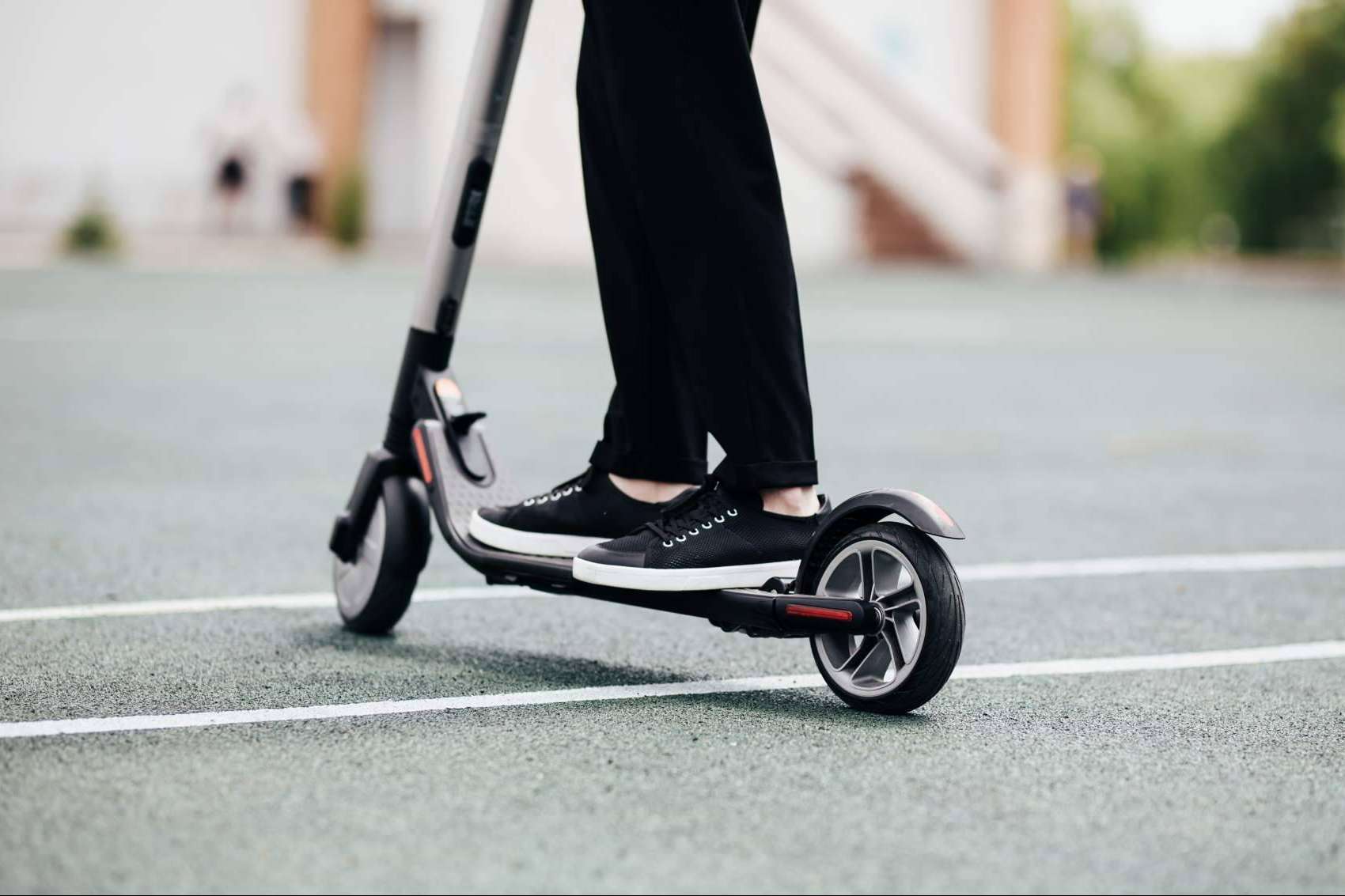 ¿Se puede cambiar el coche por un patinete eléctrico? Los expertos de Globerada responden