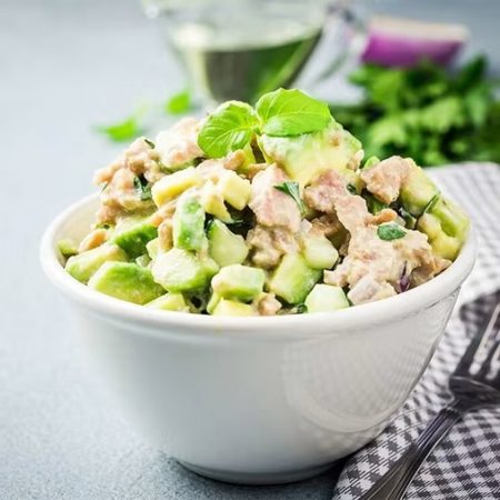 Ingredientes atún aguacate ensaladilla rusa