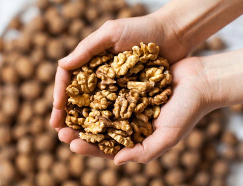 Snack saludable: nueces cubiertas de chocolate