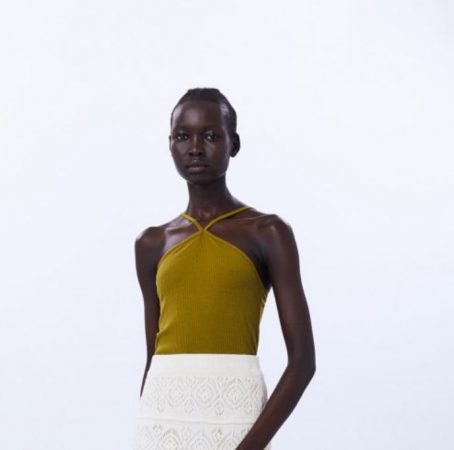 Estas camisetas en rebajas de Sfera te sirven para cualquier ocasión 1 Merca2.es sfera