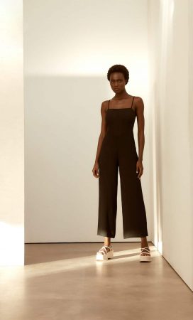 Stradivarius: este mono rústico es fresco, moderno y no cuesta ni 20 euros 26 Merca2.es stradivarius 4 1 Merca2.es