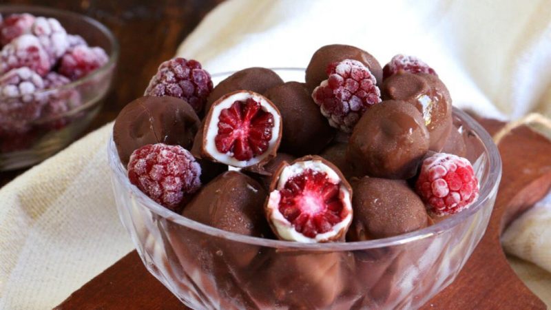 Bombones de frambuesa y chocolate