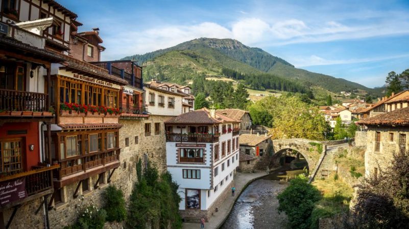 Pueblos bonitos de España donde no hace mucho calor