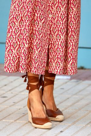 La Reina Letizia utilizó el vestido con alpargatas de Uterqüe