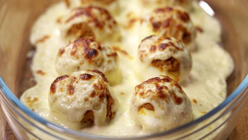 Huevos rellenos de carne picada al horno Merca2.es