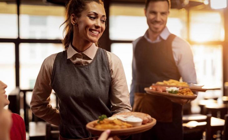 camareros1 kA6 U160604681971j3D 1248x770@El Correo Merca2.es