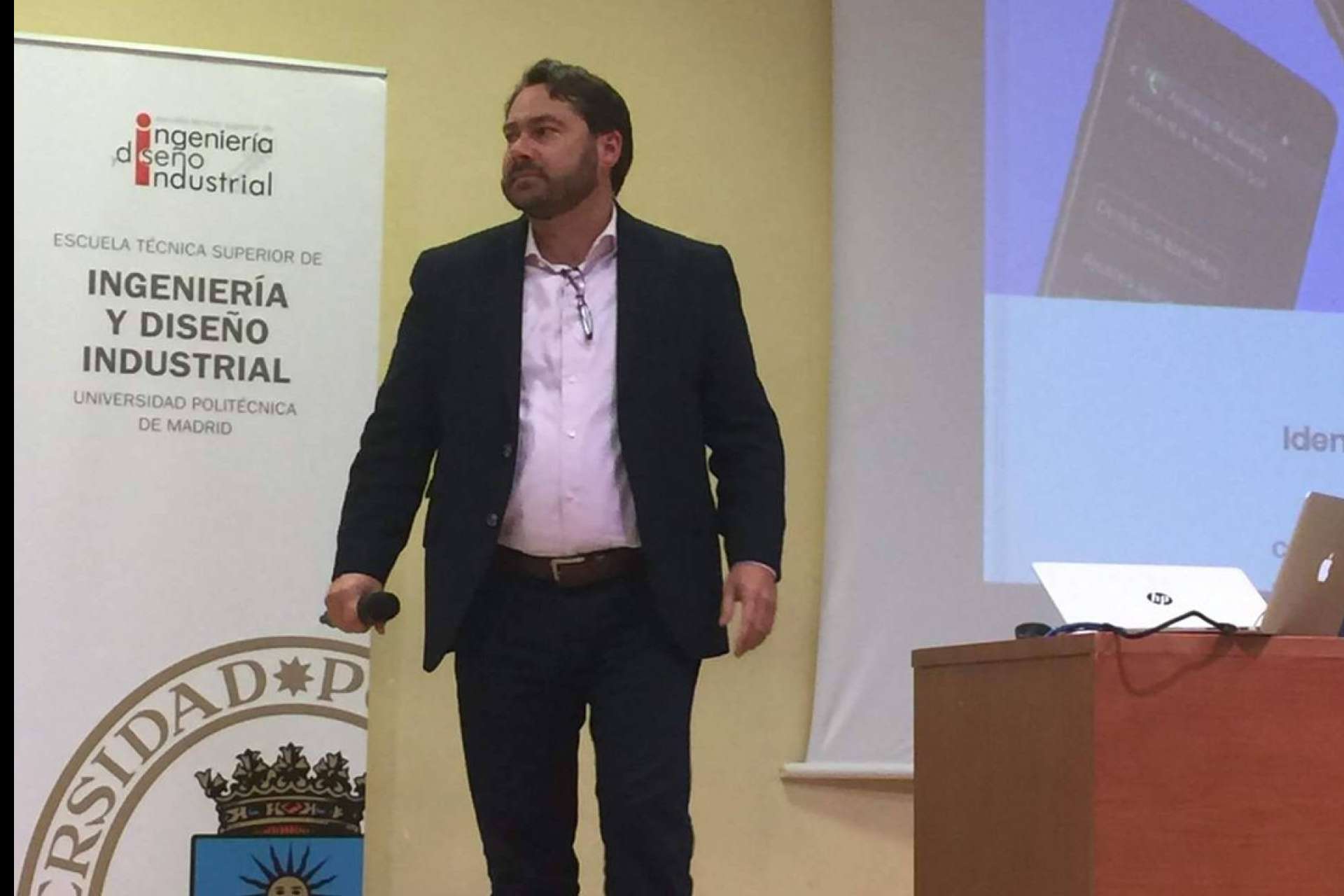 ¿Cómo saber si una pareja controla el móvil de otra?, de la mano de GlobátiKa Peritos Informáticos