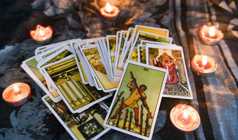 De maquillador de zombis a vigilante de cementerios: los empleos más ‘terroríficos’ de este Halloween 3 Merca2.es que tan seguido deberia hacer una lectura de tarot 99 Merca2.es