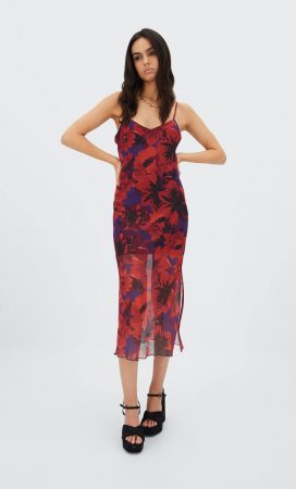 Stradivarius: el nuevo vestido tul de flores que dará mucho que hablar 23 Merca2.es stradivarius 1 2 Merca2.es