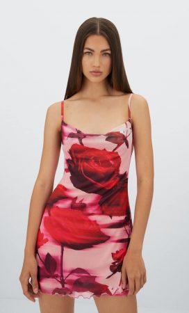 Stradivarius: el nuevo vestido tul de flores que dará mucho que hablar 24 Merca2.es stradivarius 2 2 Merca2.es