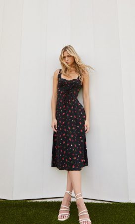 Stradivarius: el nuevo vestido tul de flores que dará mucho que hablar 26 Merca2.es stradivarius 4 2 Merca2.es