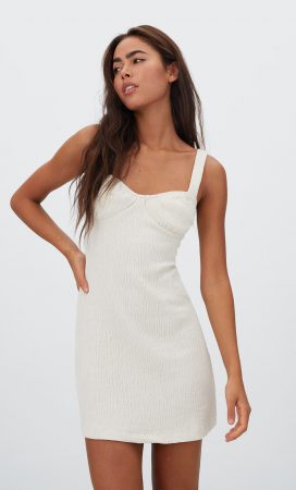 Stradivarius: el nuevo vestido tul de flores que dará mucho que hablar 31 Merca2.es stradivarius 9 2 Merca2.es