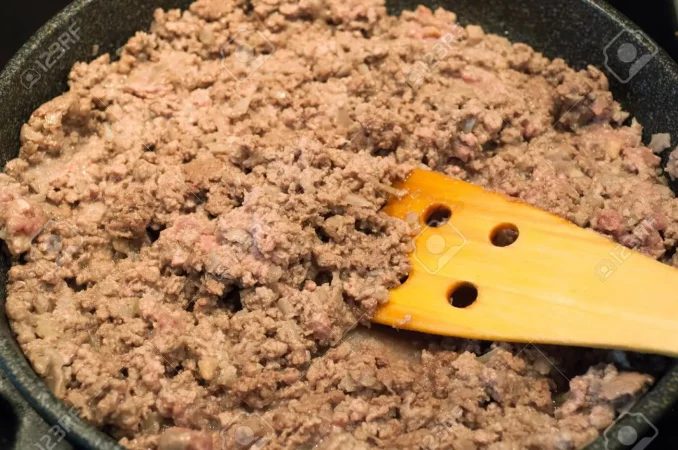 Canelones: la proporción de harina y mantequilla para la bechamel 33 Merca2.es 13829683 la carne picada en la sarten Merca2.es