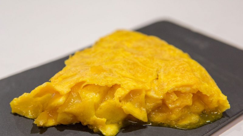 Así se hace la tortilla de patatas de Betanzos para que te quede genial 77 Merca2.es 153120 Merca2.es