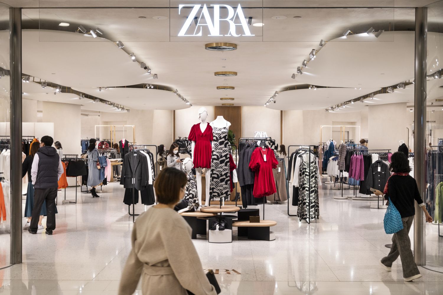 La blazer de Zara con la que serás la envidia de la oficina
