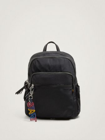 MOCHILA NYLON CON COLGANTE Parfois  