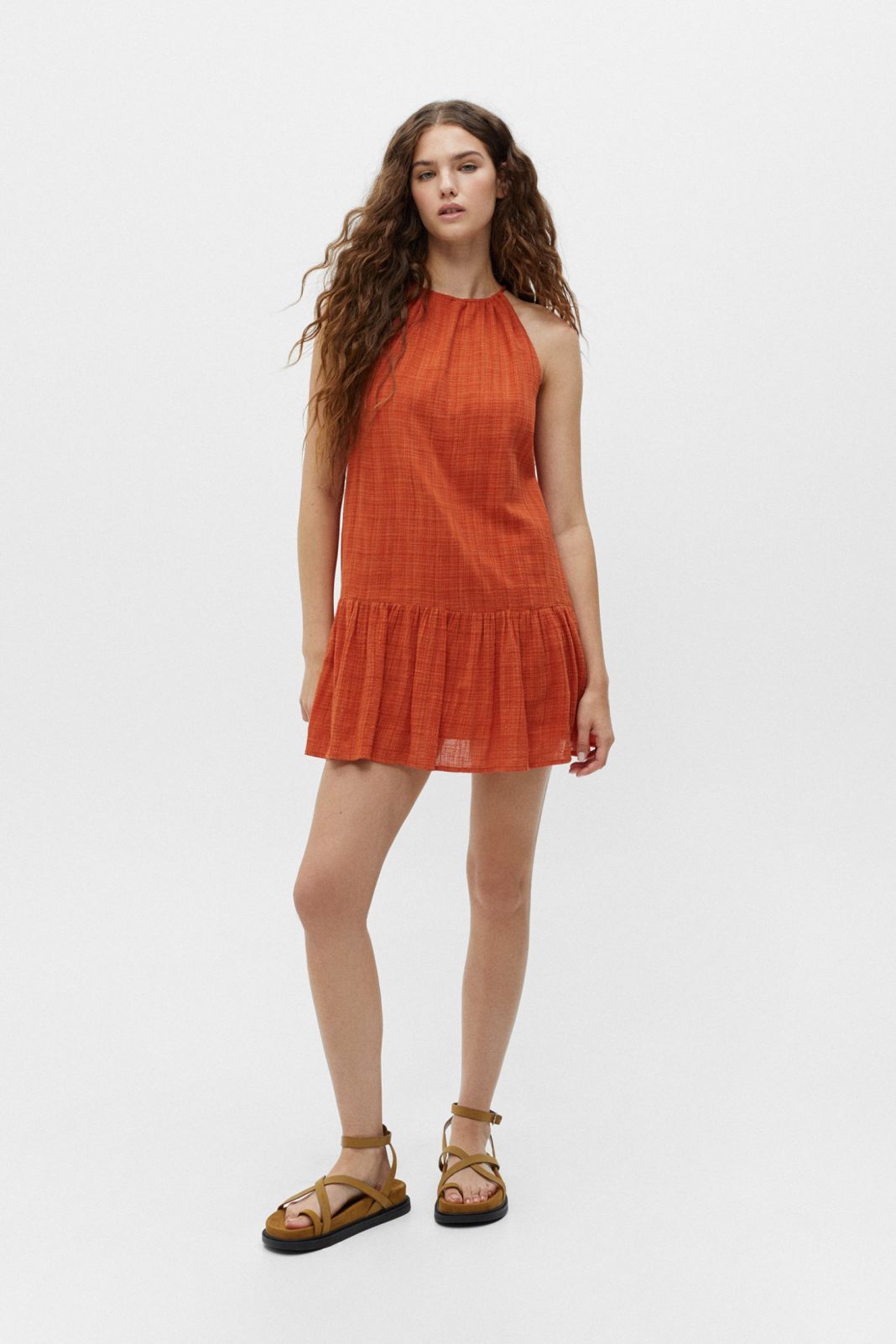 Vestido corto estilo halter