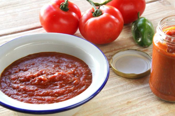 Cuarto paso: añadir tomate al sándwich 