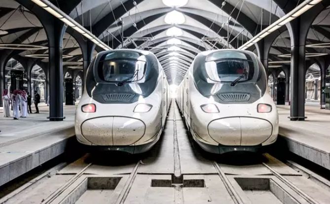 Renfe comienza a instruir a las 31 primeras mujeres saudíes maquinistas de la historia