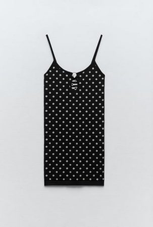 Zara tira la casa por la ventana: prendas de temporada a menos de 10€ 64 Merca2.es Zara