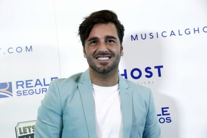 El exconcursante de Operación Triunfo que se encaró con un mantero 7 Merca2.es Los fans adquieren los discos a precios económicos