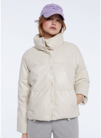 Stradivarius: elegimos las mejores prendas para el entretiempo 36 Merca2.es cazadora Stradivarius