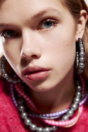 Accesorios y lencería en Zara con descuentos que casi te lo regalan 13 Merca2.es pendientes Zara