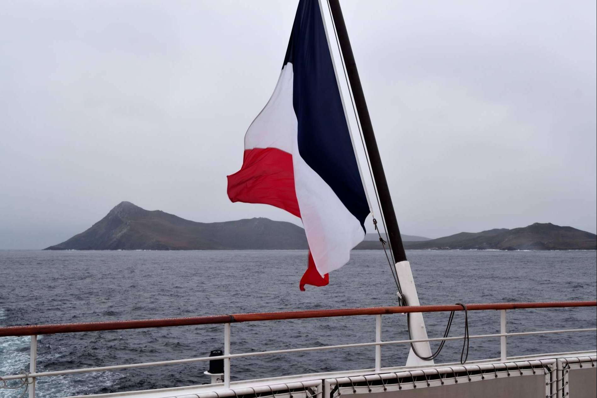 Las astas de bandera entre los accesorios náuticos de Argonautica