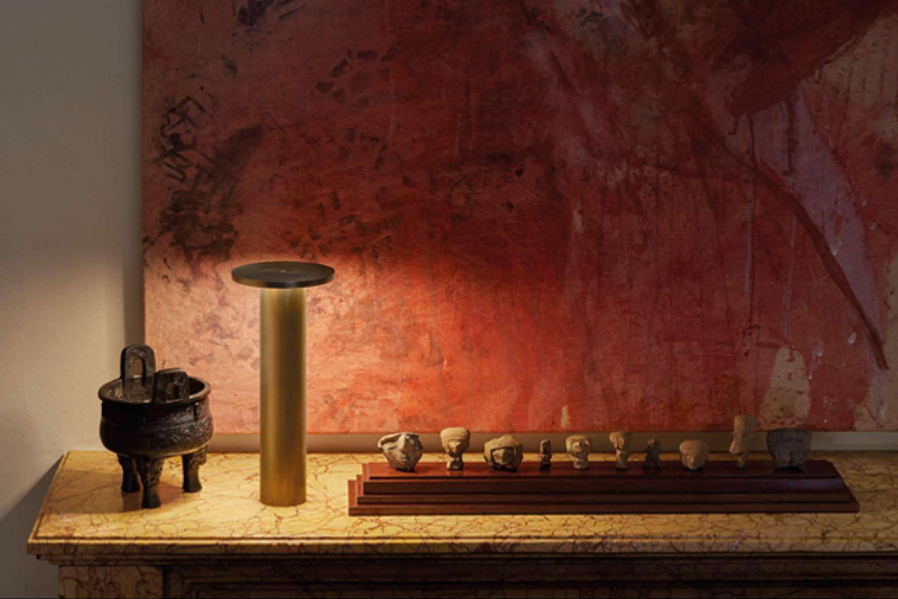 Insolit lanza al mercado la lámpara de pie Basic diseñada por Josep Lluis Xuclà