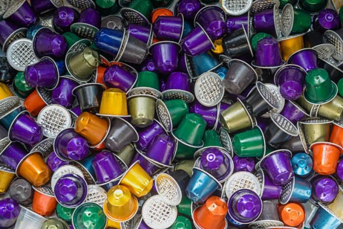 Usos alternativos que le puedes dar a las cápsulas de café 63 Merca2.es Cápsulas de café a la basura