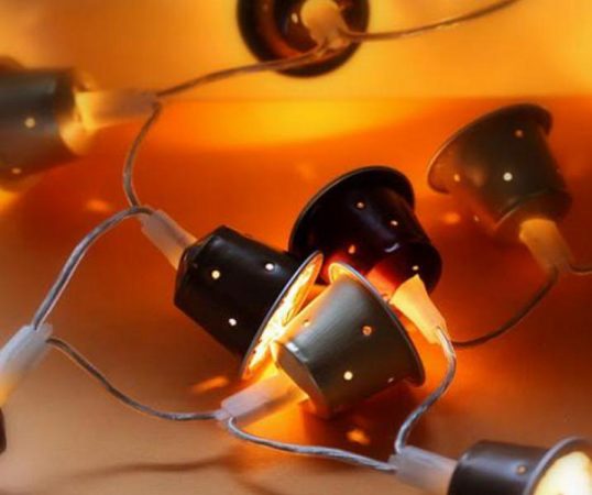 Usos alternativos que le puedes dar a las cápsulas de café 67 Merca2.es Hacer una guirnalda con las cápsulas de café