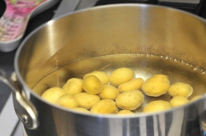 El ingrediente que Arguiñano siempre pone en sus patatas bravas 49 Merca2.es s 5824 1475625886 Merca2.es