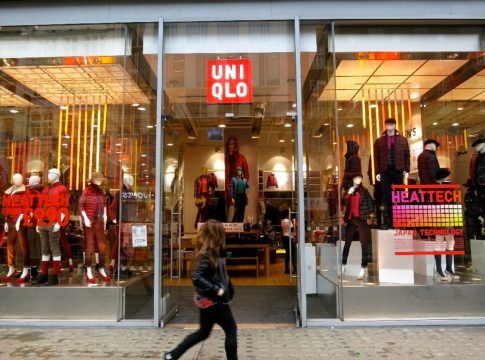 La matriz de Uniqlo apuesta por tiendas en las estaciones de trenes y aeropuertos Zara, Uniqlo y La matriz de Uniqlo apuesta por tiendas en las estaciones de trenes y aeropuertos