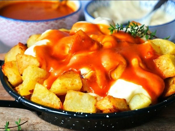 El ingrediente que Arguiñano siempre pone en sus patatas bravas 44 Merca2.es www.cocinayvino.com las papas bravas un plato tradicional cocinayvino papasbravas porannarecetasfaciles.com 1200x900 1 Merca2.es