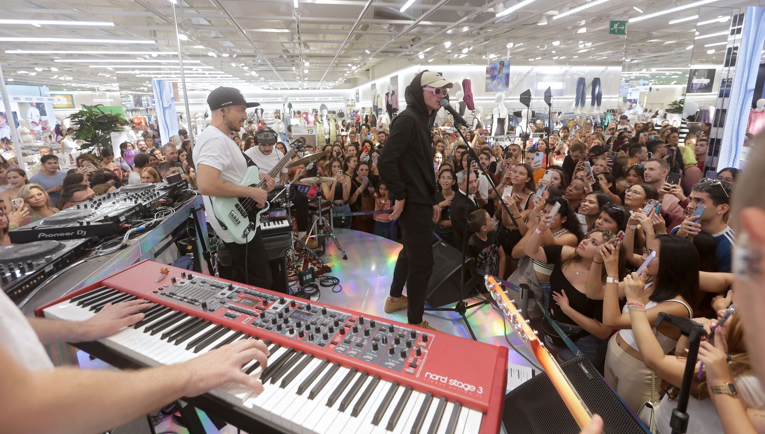 Más de 30.000 personas visitaron la tienda del futuro en el Lefties Weekend Festival   Más de 30.000 personas visitaron la tienda del futuro en el Lefties Weekend Festival