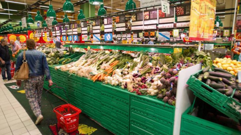 Las tiendas y las cadenas más baratas, según la OCU