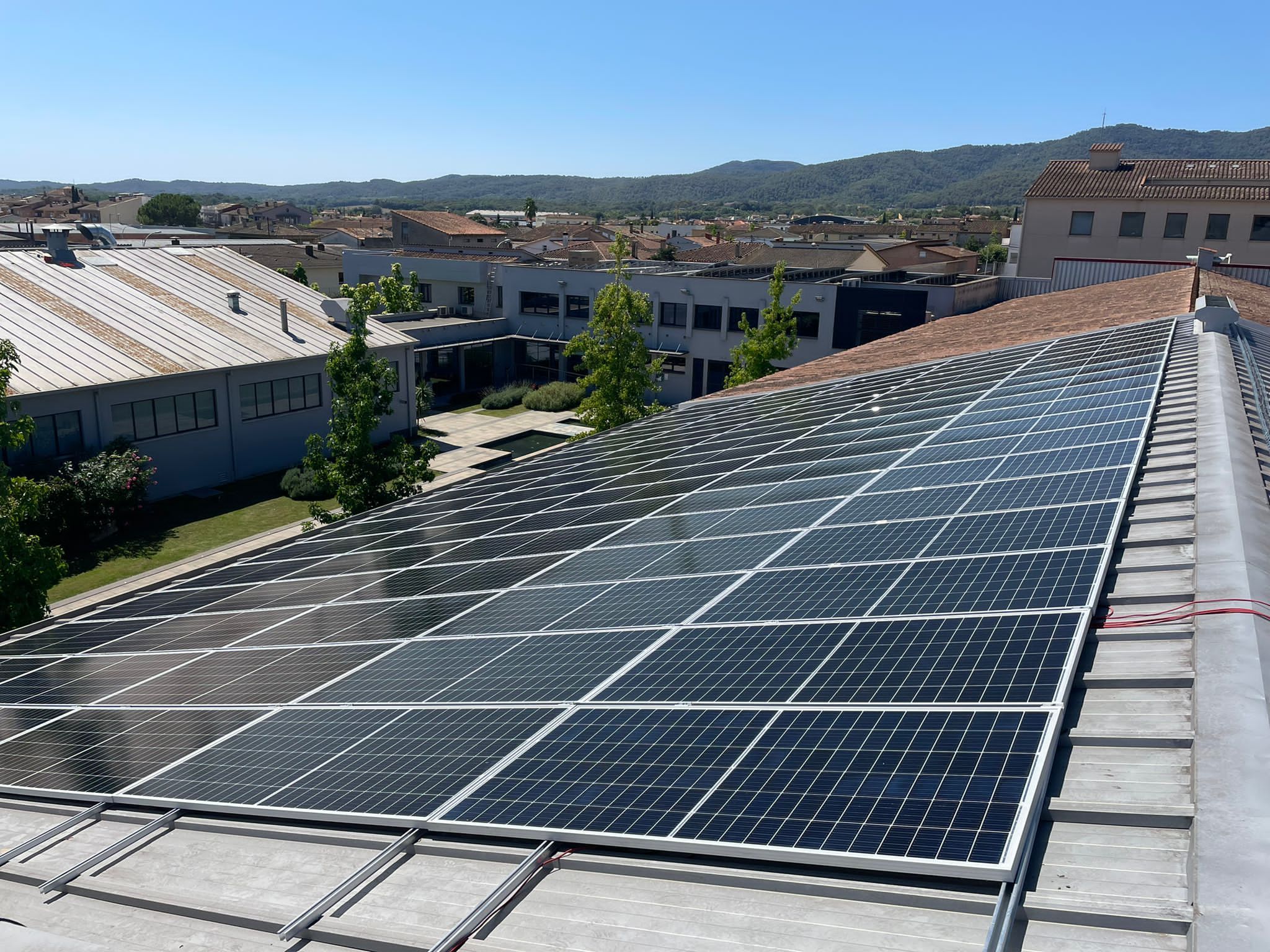 Sereco Energía y Decormobel de Payrà cierran un acuerdo para instalar más de 898kWp en todas sus naves