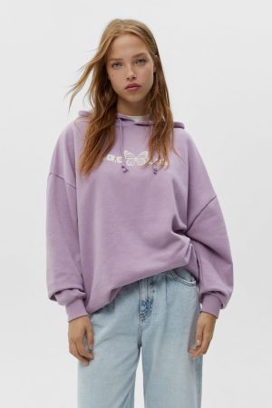 Novedades de Pull&Bear para el entretiempo: estas son las mejores 7 Merca2.es Sudadera gráfico mariposa de Pull&Bear