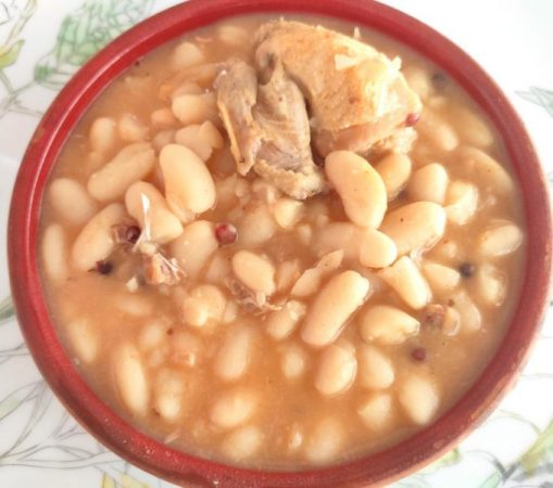 Unir los ingredientes para guisar