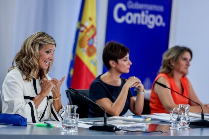 EuropaPress 4664247 i d ministra trabajo yolanda diaz ministra politica territorial portavoz Merca2.es