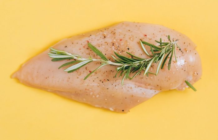 Pechuga de pollo Olya Kobruseva en Pexels Merca2.es