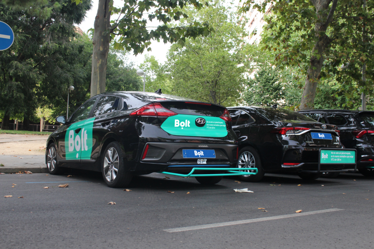 La ACCO advierte que la ley del taxi catalán vulnera la libre competencia al vetar a los VTC