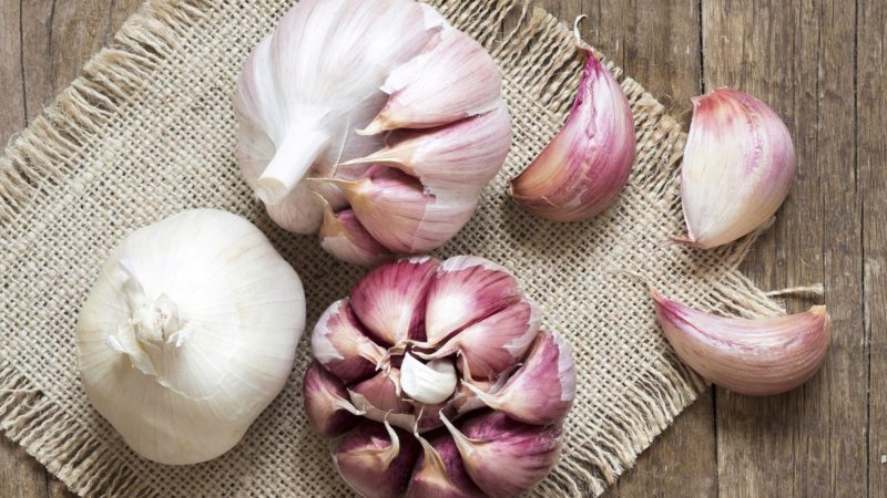El secreto para pelar ajos con agua sin dejar nada de olor 29 Merca2.es iStock 47405124 MEDIUM Merca2.es