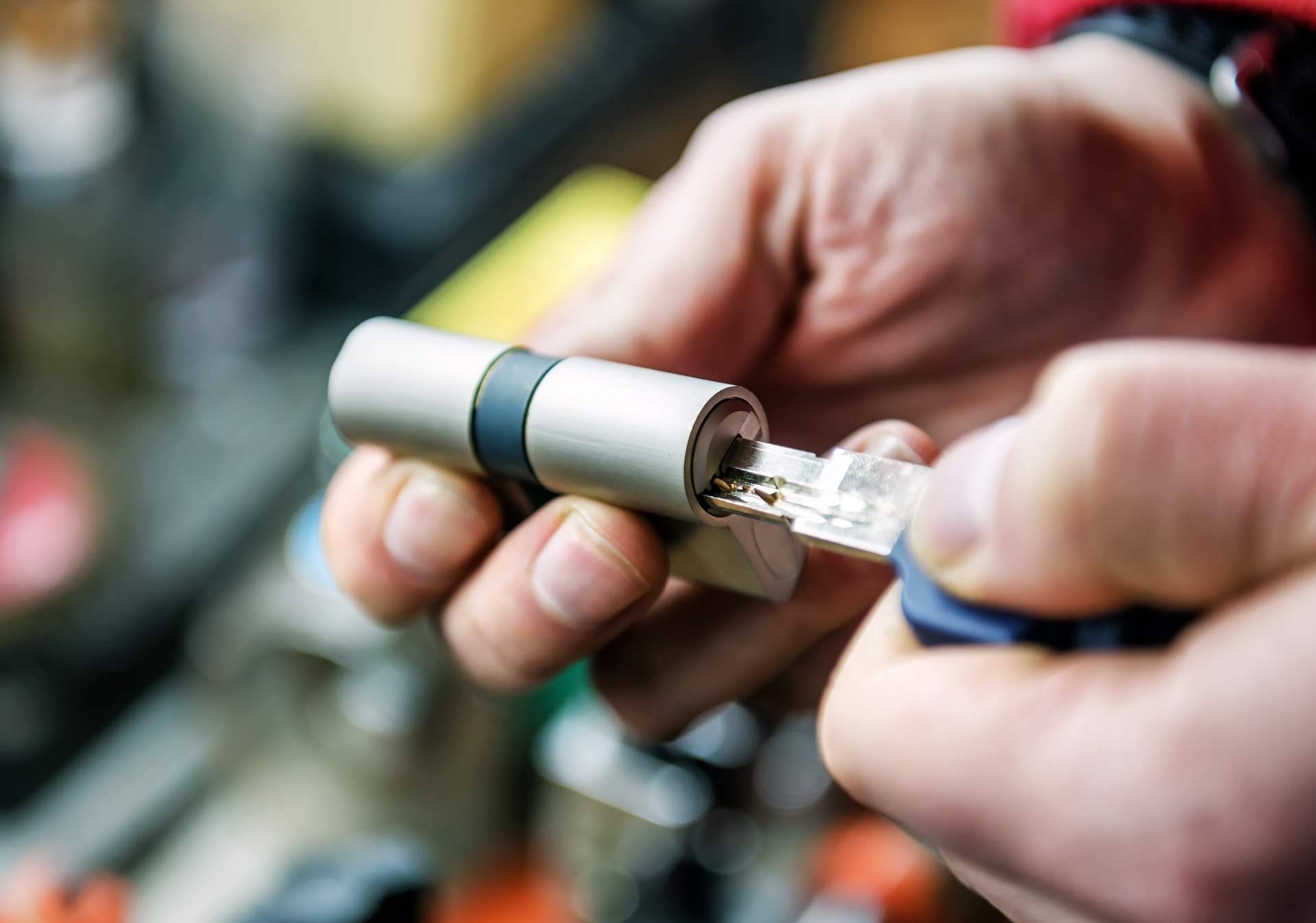 ¿Dónde encontrar servicios de cerrajero Almería? Cerralmería